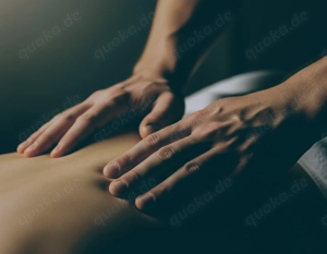 Junger Bi-M massiert Bi-Paar