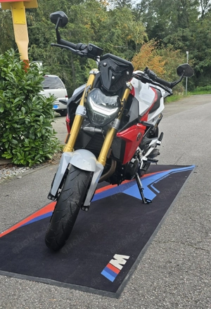 BMW F 900 R Roadster in top Zustand