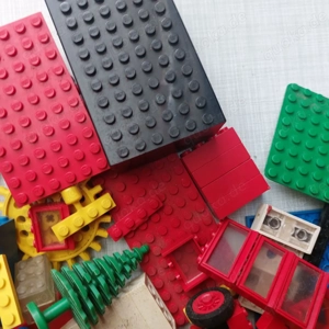 Lego besteht aus mehren Schachtel