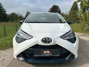 Toyota Others AYGO x-play*Xenon*LED*Kamera*Temp*AC*Navi*BT*Top