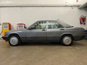 Mercedes-Benz 190 E 2.3