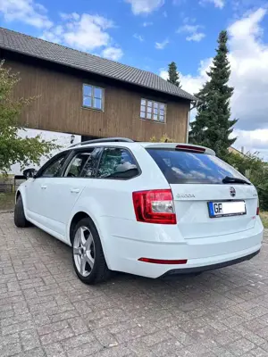 Skoda Octavia Combi 1.6 TDI Clever Bild 3