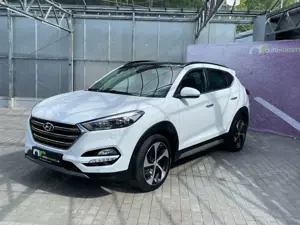 Hyundai TUCSON 1.6 T-GDI DCT 4WD Voll AHK Pano 19"