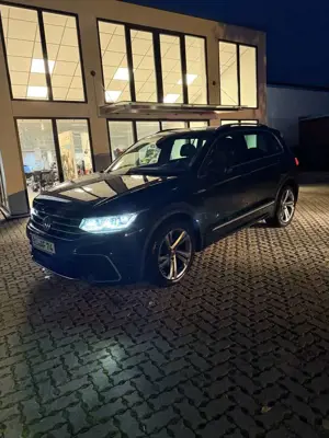Volkswagen Tiguan R-Line pano shz