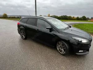 Ford Focus Focus Turnier 2.0 EcoBoostST mit Leder-Sport-Paket Bild 2