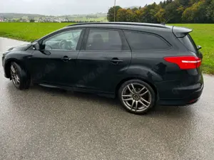 Ford Focus Focus Turnier 2.0 EcoBoostST mit Leder-Sport-Paket Bild 4