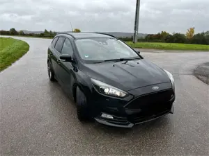 Ford Focus Focus Turnier 2.0 EcoBoostST mit Leder-Sport-Paket Bild 3
