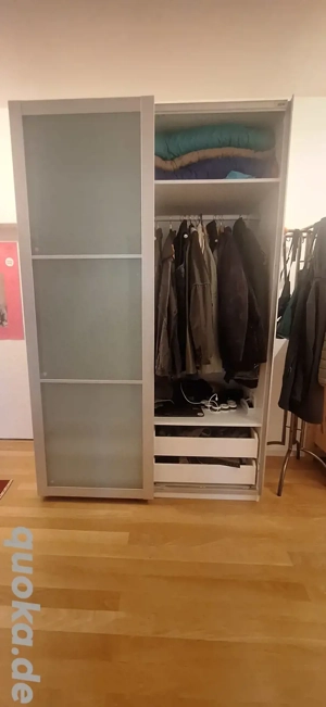 Ikea-Kleiderschrank