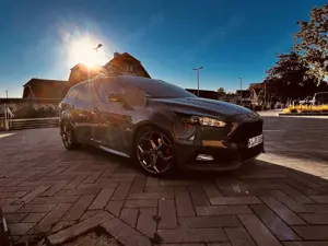 Ford Focus Turnier 2.0 TDCi Aut. ST mit Leder-Sport-Paket