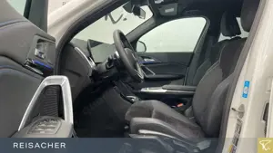 BMW iX1 IX1 A XDRIVE30 M-Sport RFK PDC SHZ DAB 18"LM Bild 4