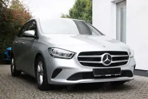Mercedes-Benz B 200 B200d Automatik/Navi/Kamera/PDC/8-fach-bereift
