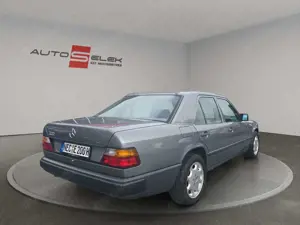 Mercedes-Benz E 200 Automatik H Zulassung Nur 9 Tsd KM 1 A Zustand Bild 5