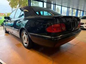 Mercedes-Benz E 420 AVANTGARDE / Vollausstattung / MB Historie Bild 3