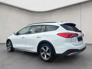 Ford Focus Turnier 1.0 EB Aut. ACTIVE Winterp. + LED Bild 3