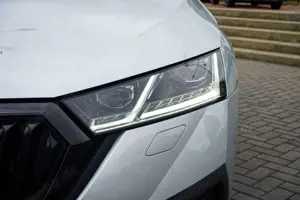 Skoda Octavia 1.4 TSI iV Sportline LED Navi ACC DAB Bild 4