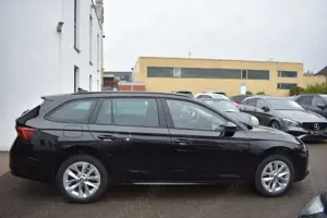 Skoda Octavia Combi 2.0 TDI DSG Selection LED/ACC/Kame Bild 2