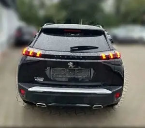 Peugeot 2008 PureTech 130 EAT8 Allure Pack Bild 2