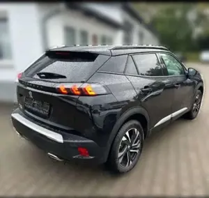 Peugeot 2008 PureTech 130 EAT8 Allure Pack Bild 3