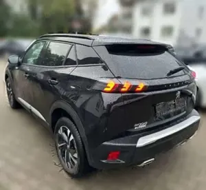 Peugeot 2008 PureTech 130 EAT8 Allure Pack Bild 4