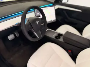 Tesla Model 3 Model 3 Standard Reichweite Plus Hinterradantrieb Bild 3