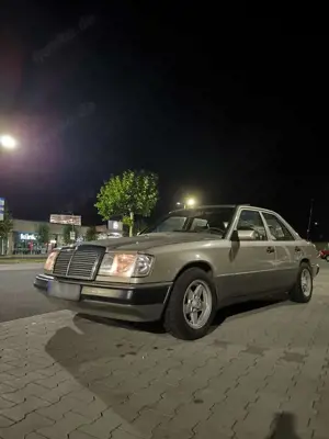 Mercedes-Benz E 230