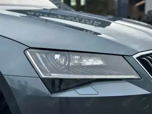 Skoda Superb 2.0 TDI SCR DSG 4x4 LK COMBI ACC/NAV/R-C Bild 3