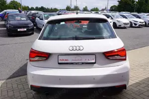Audi A1 1.0 TFSI Sportback Bi-Xenon Bluetooth PDC USB Bild 3