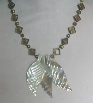 Rauchquarzkette mit Perlmuttanhängern