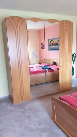 Kleiderschrank mit Spiegel