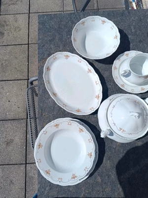 Königlich pr. Tettau, Speiseservice für 12 Personen, sehr viele Teile