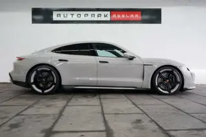 Porsche Taycan Turbo/Kreide/P-Display/HAL/21z/Mega-Spec