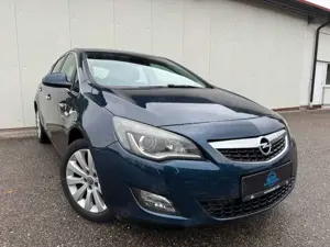 Opel Astra J Lim. 5-trg. Cosmo Aut. *NAVI*LEDER*SHZ*
