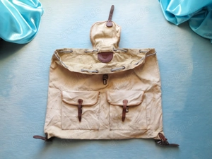 Rucksack, 50er Jahre, beigefarbener, strapazierfähiger Stoff mit robusten Lederriemen Bild 4