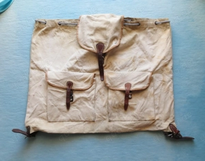 Rucksack, 50er Jahre, beigefarbener, strapazierfähiger Stoff mit robusten Lederriemen Bild 5