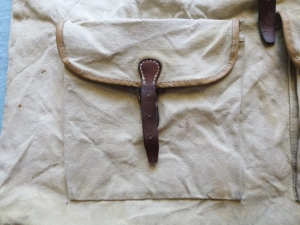 Rucksack, 50er Jahre, beigefarbener, strapazierfähiger Stoff mit robusten Lederriemen Bild 7