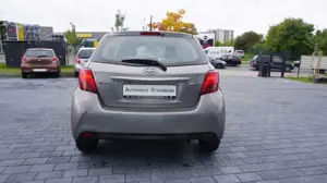 Toyota Yaris AUTOMATIK+NAVIGATION+KAMERA+TEMPOMAT Comfort Bild 5