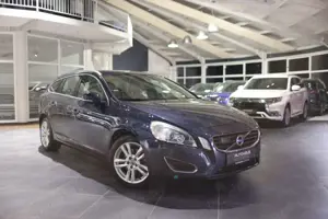 Volvo V60 D4 SUMMUM VOLVO-SCHECKHEFT BI-XENON