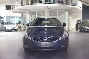 Volvo V60 D4 SUMMUM VOLVO-SCHECKHEFT BI-XENON Bild 2