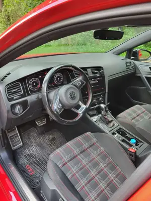 Volkswagen Golf GTI Golf GTI (BlueMotion Technology) DSG Performance Bild 5