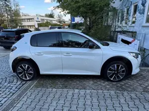 Peugeot e-208 208 Elektromotor 136 GT Pack