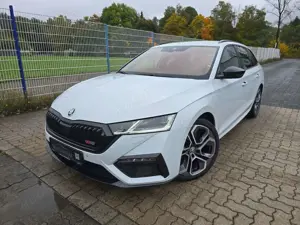 Skoda Octavia Combi 2.0 TDI DSG RS PLUS °AHK°HEAD-UP°