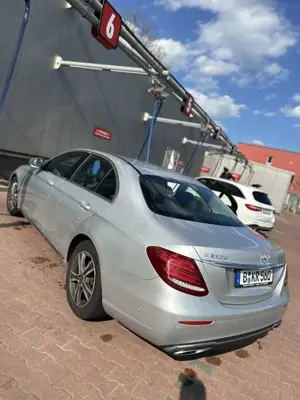Mercedes-Benz E 220 d 9G-TRONIC