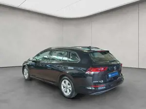 Volkswagen Golf Variant Variant 1.0 eTSI DSG Life AHK Kamera Bild 3