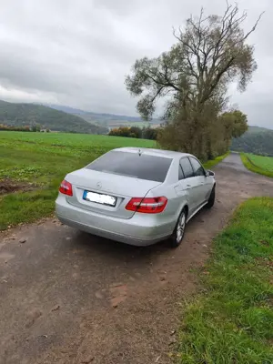 Mercedes-Benz E 220 CDI DPF BlueEFFICIENCY Automatik Avantgarde Bild 4