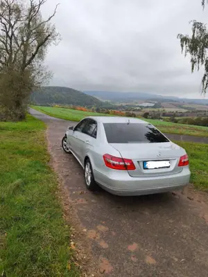 Mercedes-Benz E 220 CDI DPF BlueEFFICIENCY Automatik Avantgarde Bild 5