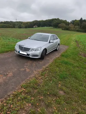 Mercedes-Benz E 220 CDI DPF BlueEFFICIENCY Automatik Avantgarde Bild 3