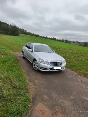 Mercedes-Benz E 220 CDI DPF BlueEFFICIENCY Automatik Avantgarde Bild 2