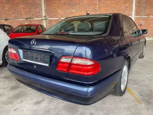 Mercedes-Benz E 220 CDI CLASSIC/AUTOMATIK/LEDER/EL.FENSTER Bild 5