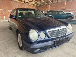 Mercedes-Benz E 220 CDI CLASSIC/AUTOMATIK/LEDER/EL.FENSTER Bild 3