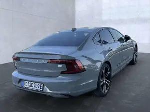 Volvo S90 Plus Dark Recharge Plug-In Hybrid AWD LED Bild 4
